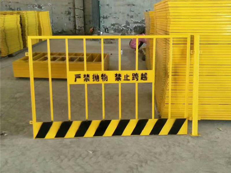 基坑臨邊護(hù)欄 基坑臨邊護(hù)欄